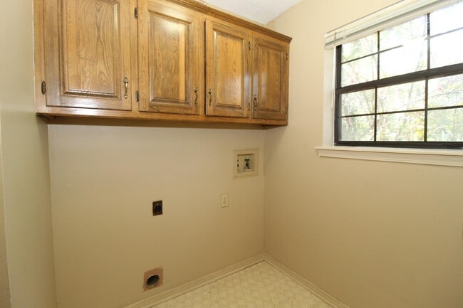 Building Photo - 5822 Gordon Ln