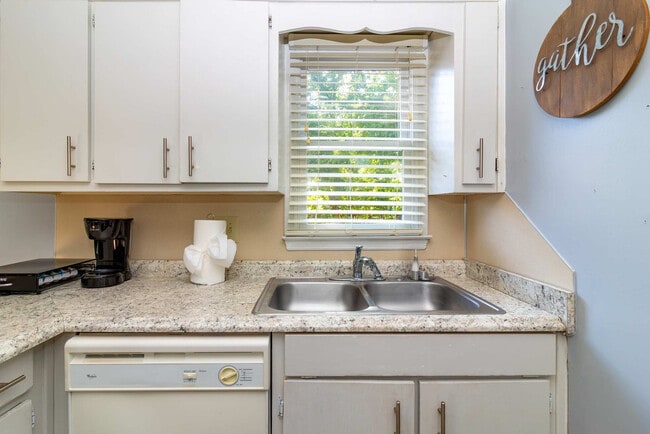 Building Photo - 1930 16th Ave