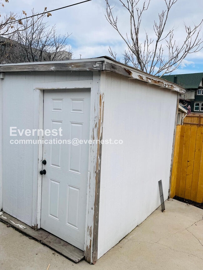 Building Photo - 2107 S Acoma St