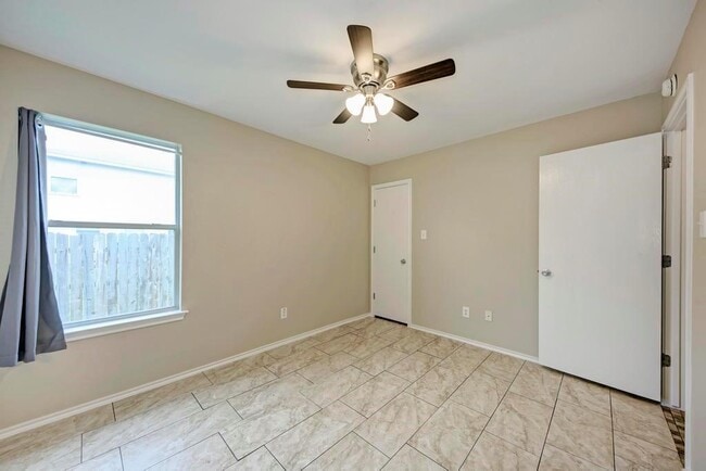 Building Photo - 311 Indian Meadow Dr