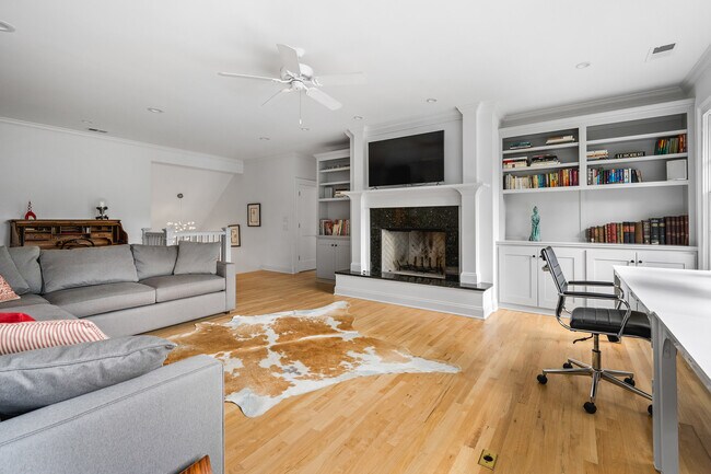 Building Photo - 1280 Becket Dr NE