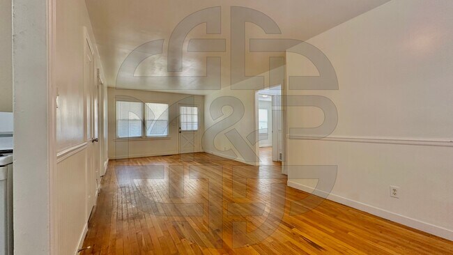 Building Photo - 3615 E Oneida St