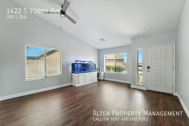 Building Photo - 1422 S 230th Ave