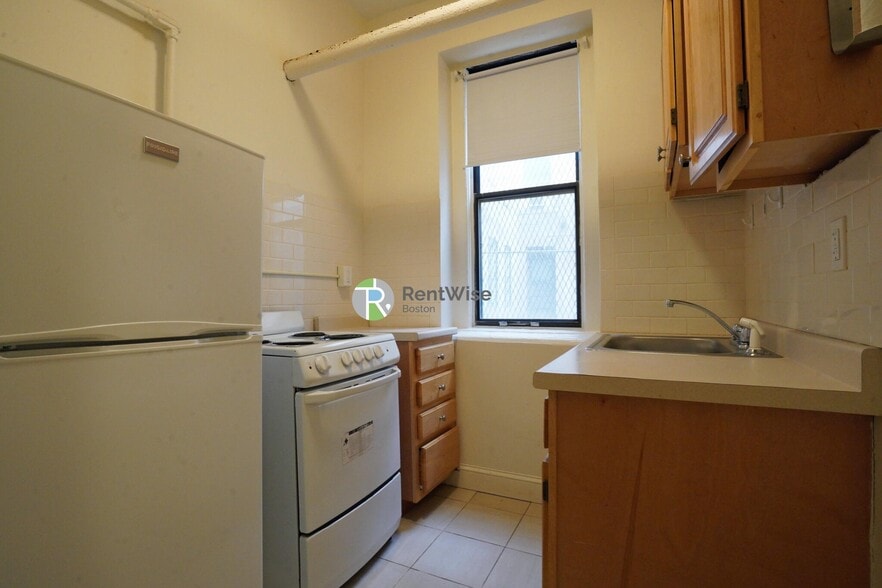 Building Photo - 1144 Commonwealth Ave