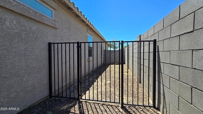 Building Photo - 23832 W Magnolia Dr