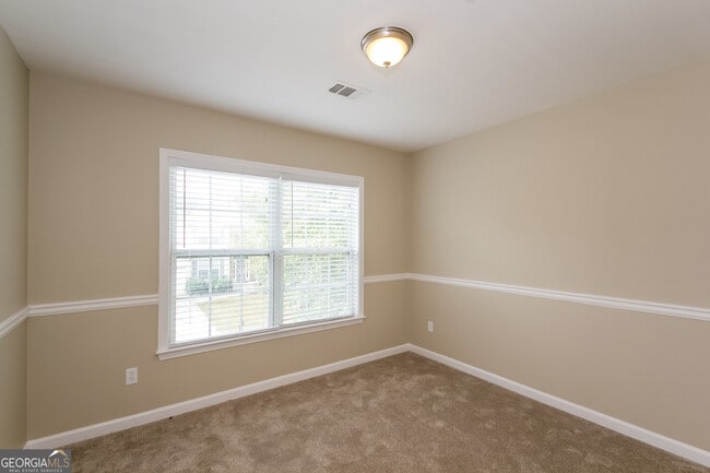 Building Photo - 3180 Elmendorf Dr NW