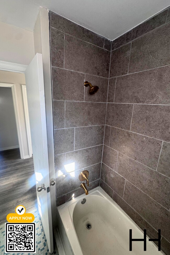 Building Photo - 132 Frances St