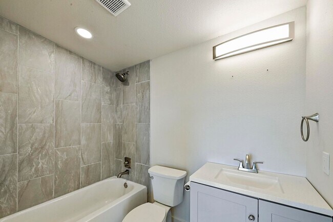 Building Photo - Lots of Space in Spicewood