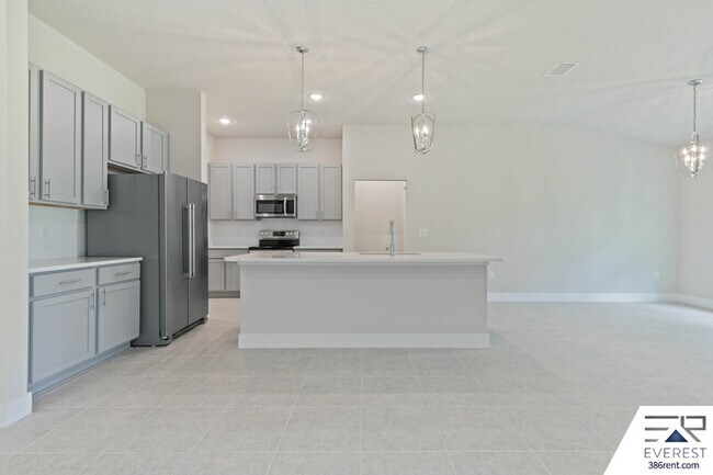 Building Photo - 11 Kaywood Pl