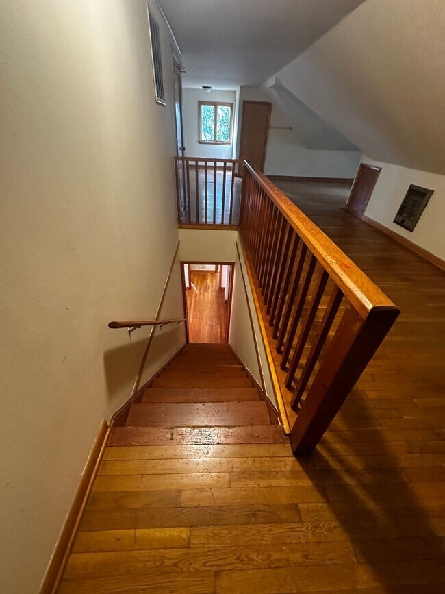 Building Photo - *Move in Special - Spacious 3 bedroom/ 2.5 bath home near Exit 8 - Morristown, TN