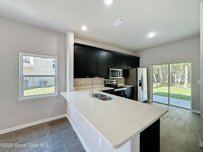 Building Photo - 512 L M Davey Ln