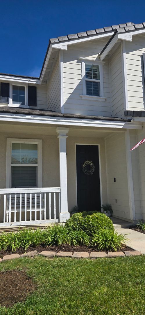 Building Photo - Pristine Chapman Heights Home on Golf Course!