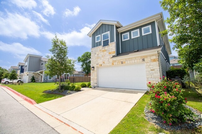 Building Photo - Amazing and peaceful 3/2.5 home in Austin!