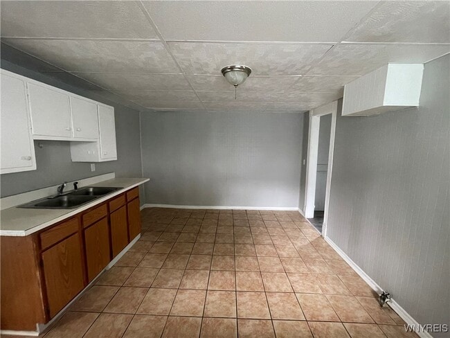 Building Photo - 200 Mackinaw St
