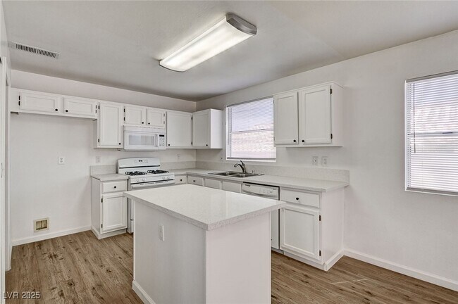Building Photo - 8213 Mt Brodie Cir
