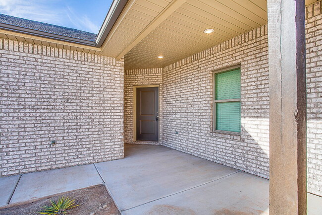 Building Photo - Newer Construction in Cooper District