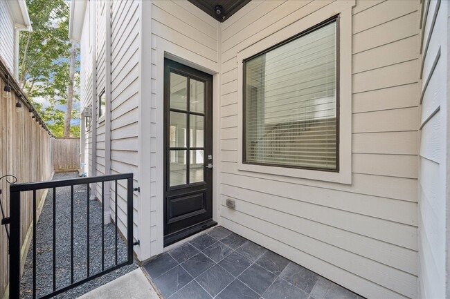 Building Photo - 4405 Schuler St