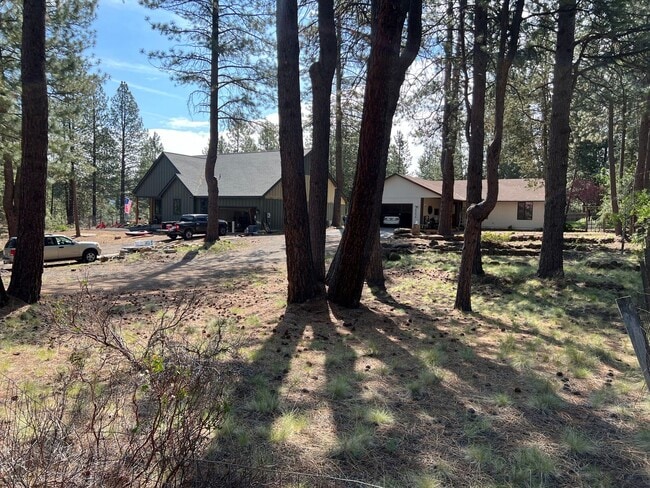Building Photo - Nature Retreat on 0.6 Acres Near the Desch...