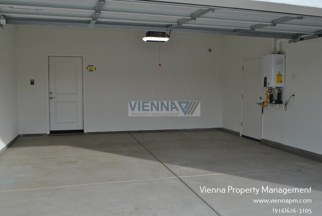 Building Photo - 525 Fox Hunt Wy