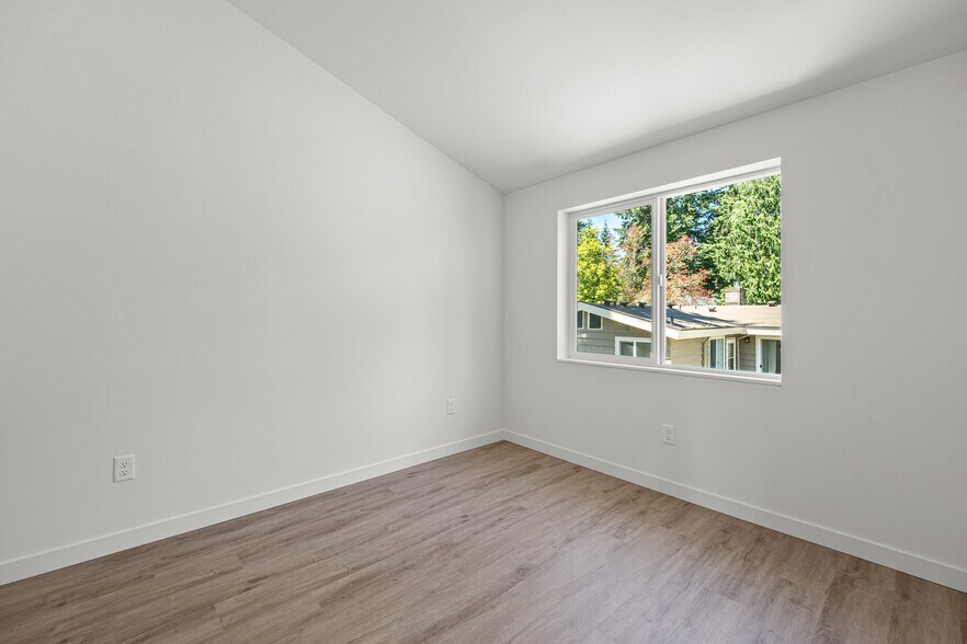 Building Photo - 2546 NE 143rd St