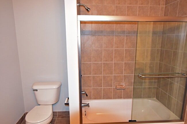 Building Photo - 3 Bedroom, 2 1/2 Bath, Townhouse w/ 2-Car Garage by Stoney Creek, Shelby Township