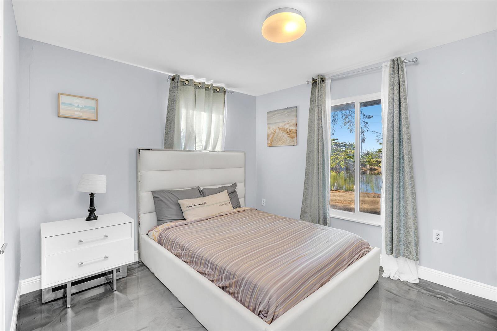 Building Photo - 4400 SW 37th Ave