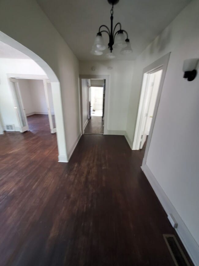 Building Photo - 306 Holbrook St