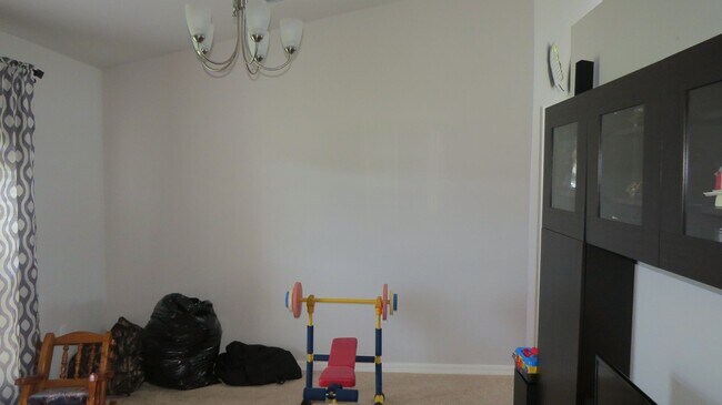 Building Photo - Beautiful 4/2 Home in Leesburg