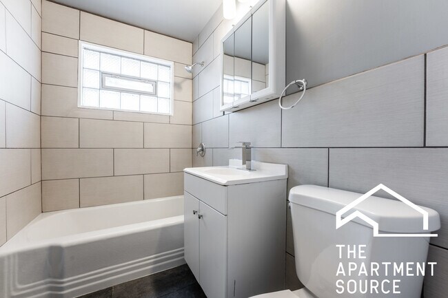 Building Photo - 7427 N Winchester Ave