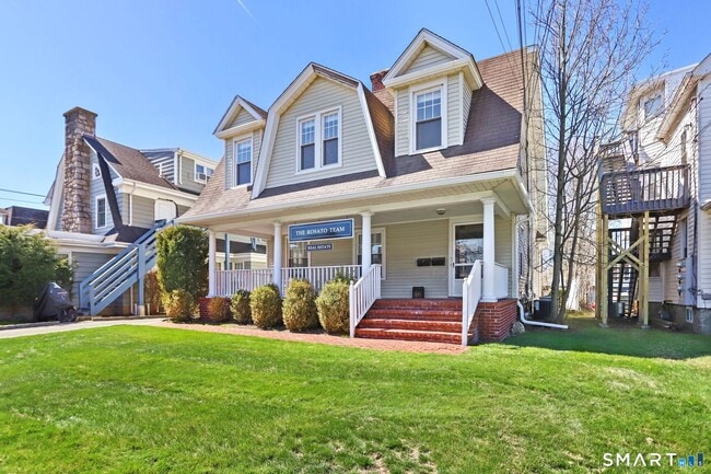 Building Photo - 1872 Bedford St