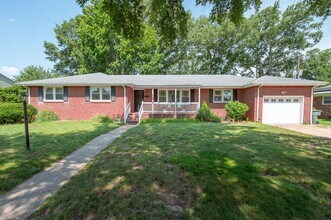 Building Photo - 2418 Heutte Dr