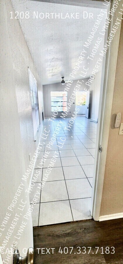 Building Photo - 1208 Northlake Dr