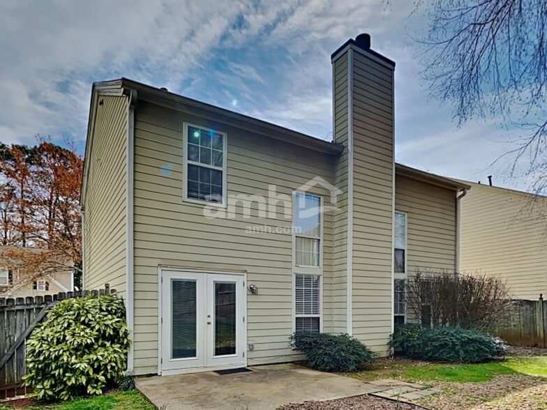 Building Photo - 582 Lullingstone Dr SE