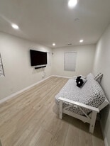 Building Photo - 1287 White Oak Ct