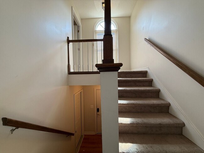 Building Photo - Spacious Two Bedroom, 2nd Floor Condo with...