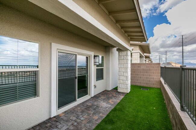 Building Photo - GORGEOUS SUMMERLIN WEST COMMUNITY**TONS OF UPGRADES*CITY AND STRIP VIEWS*COMMUNITY POOL AND SPA*