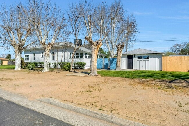 Building Photo - 406 Sierra Ave