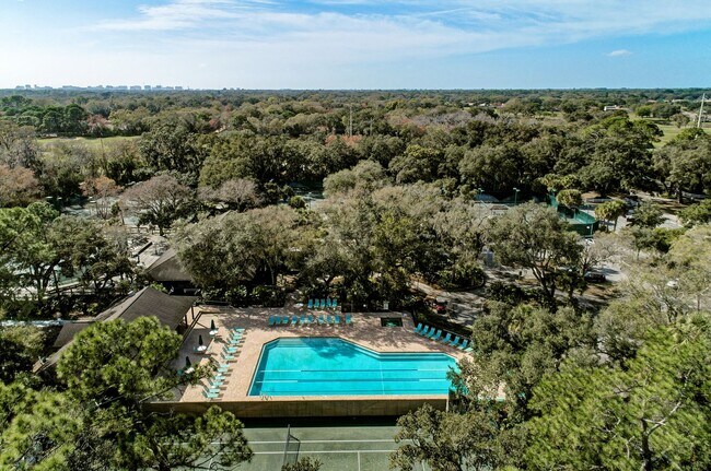 Building Photo - Welcome to your Heatherwood Heaven