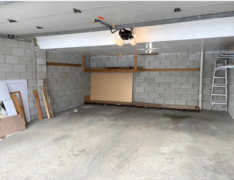 2 car garage - 5397 Beachside Dr