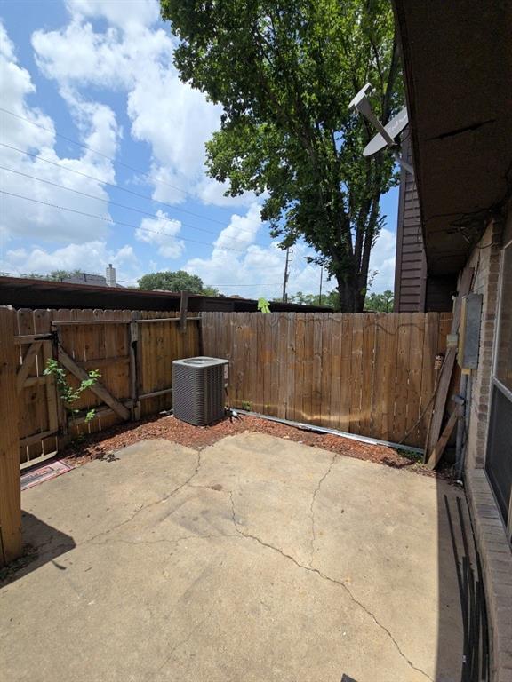 Building Photo - 15625 Weldon Dr