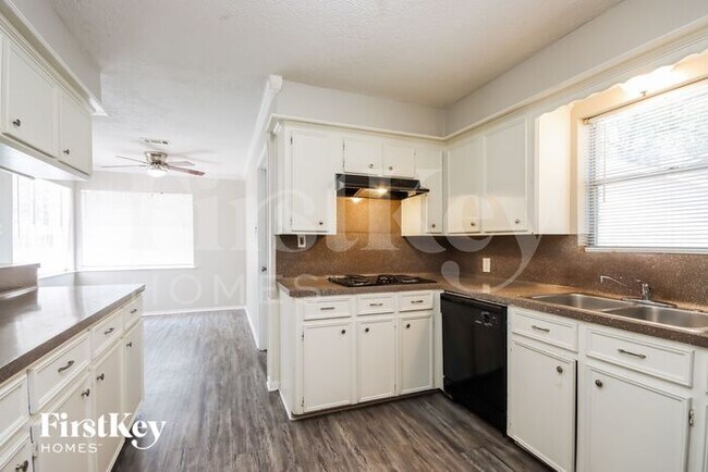 Building Photo - 4903 Shatner Dr
