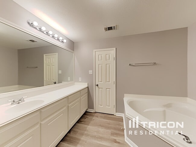 Building Photo - 4123 Pedernales River Ln