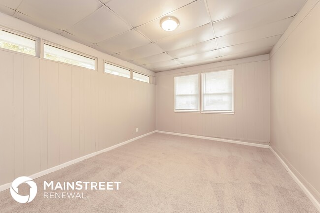 Building Photo - 105 16th Terrace NE