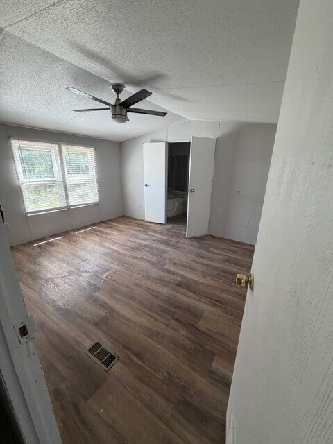 Building Photo - 1014 Pin Oak Ln