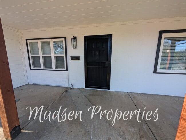 Building Photo - 831 El Dorado St