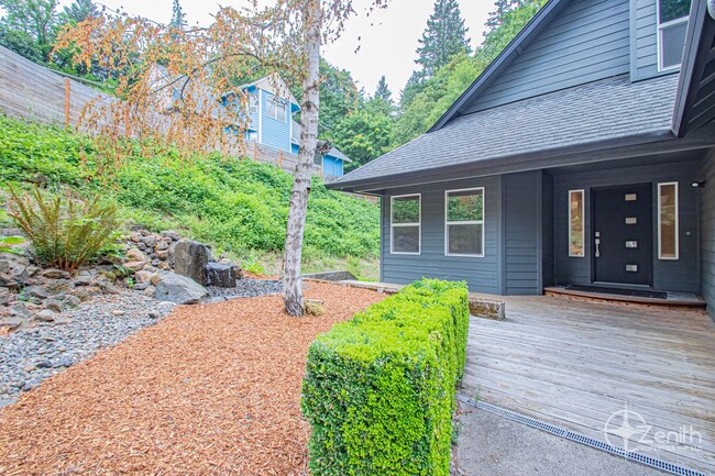 Building Photo - Beautifully Remodeled 5 Bedroom Camas Home...