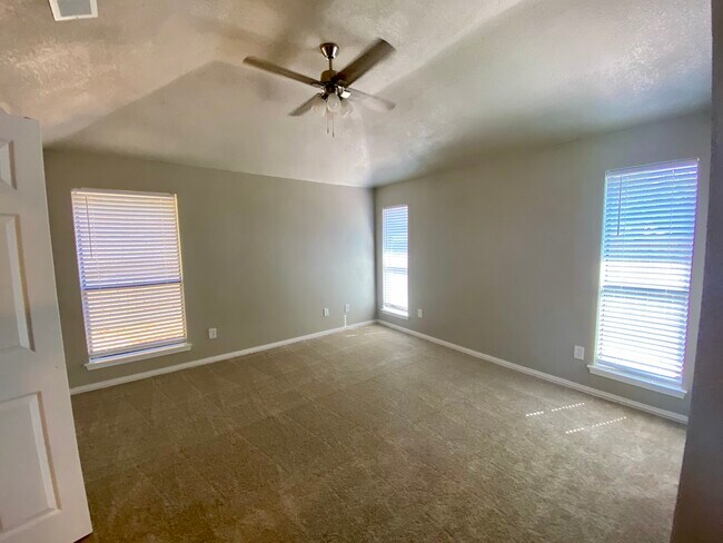 Building Photo - 3924 Denham Way