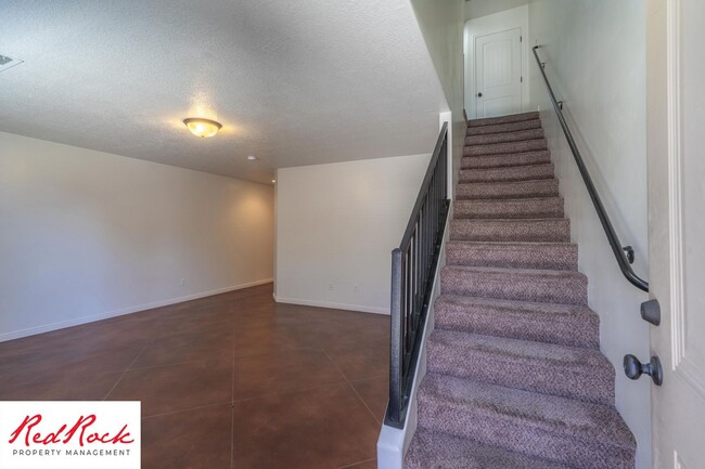 Building Photo - DOG-FRIENDLY 3 Bedroom Townhome with INTER...