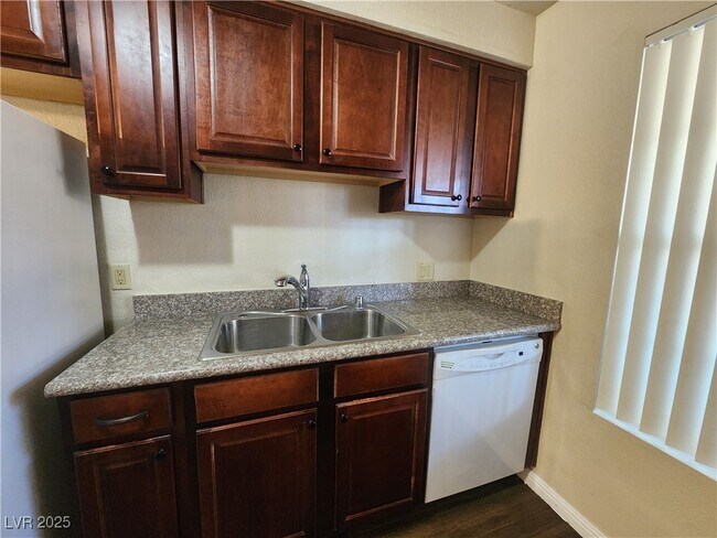 Building Photo - 2606 S Durango Dr