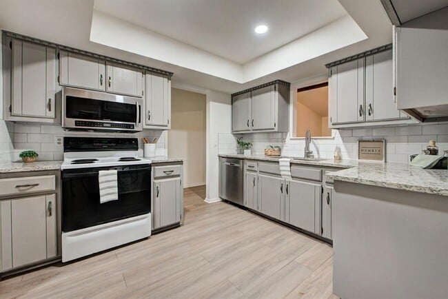 Building Photo - 1030 Walsh Ln